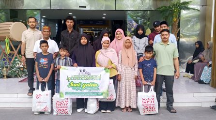 Penyerahan Santunan Paket Lebaran Idul Fitri Kepada Anak Yatim Gampong Pango Deah