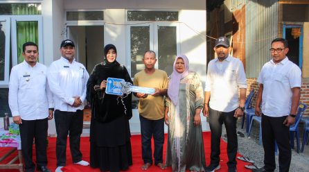 Wujudkan Hunian Layak, Wali Kota Banda Aceh Serahkan Bantuan Rumah APBK di Pango Deah